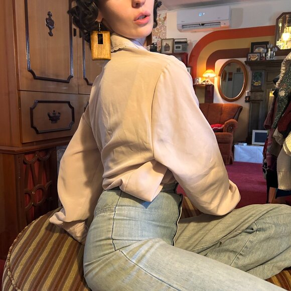 1990s satin light mauve floral embroidered collar scalloped edge button up blous - Picture 5 of 13